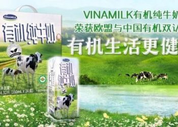 在2021 FHC上海环球食品展上展示的Vinamilk有机新鲜牛奶